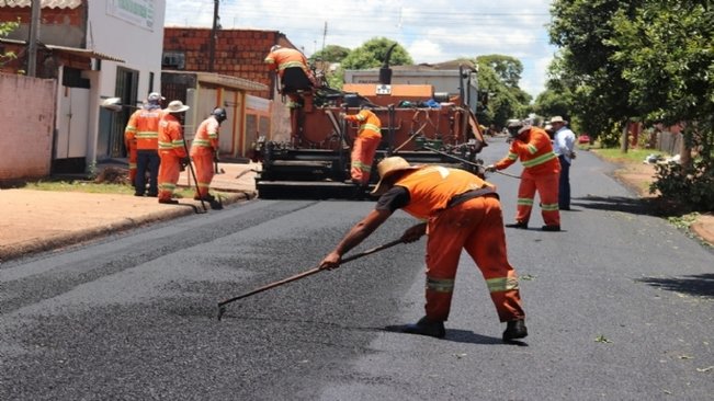 “Obrigada, Almira” diz moradora sobre asfalto em rua da Vila Nova