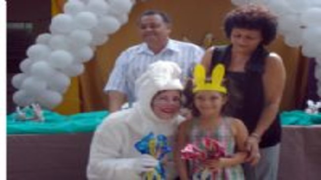 Prefeito e Primeira Dama visitam escola e CCI para comemorações da Páscoa