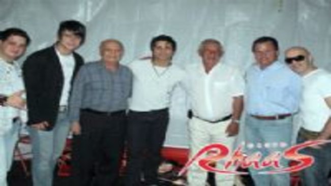 Reveillon foi uma explosão de alegria, emoção com o show do Grupo Rhaas, retrospectiva e queima de fogos